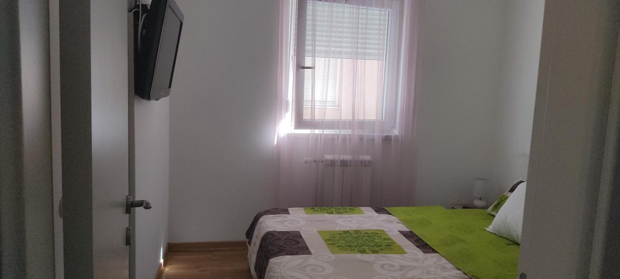 Leonis Apartment